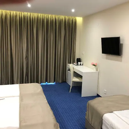 Family Avenue キテン