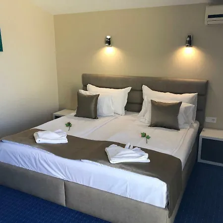 Family Avenue * キテン